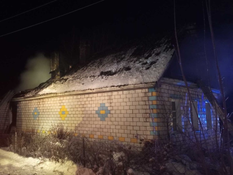 Пожар в Старом Острове: огонь охватил жилой дом!