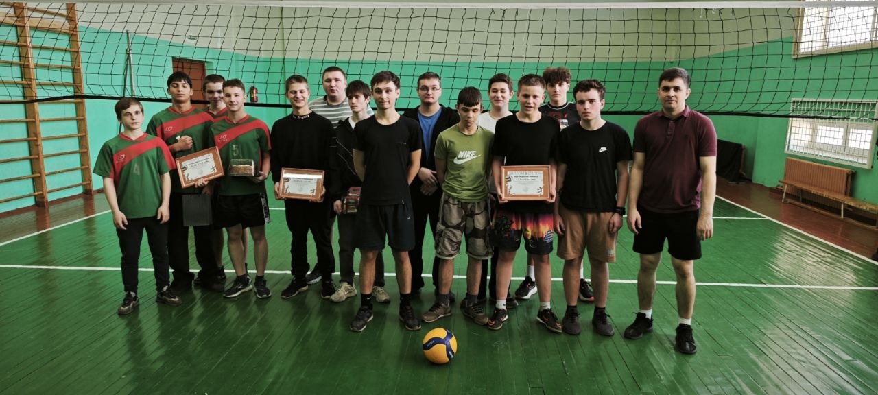 Спортивное состязание по волейболу