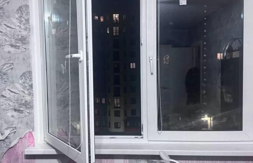 Ребенок выпал из окна 5 этажа в Минске. Мальчик погиб