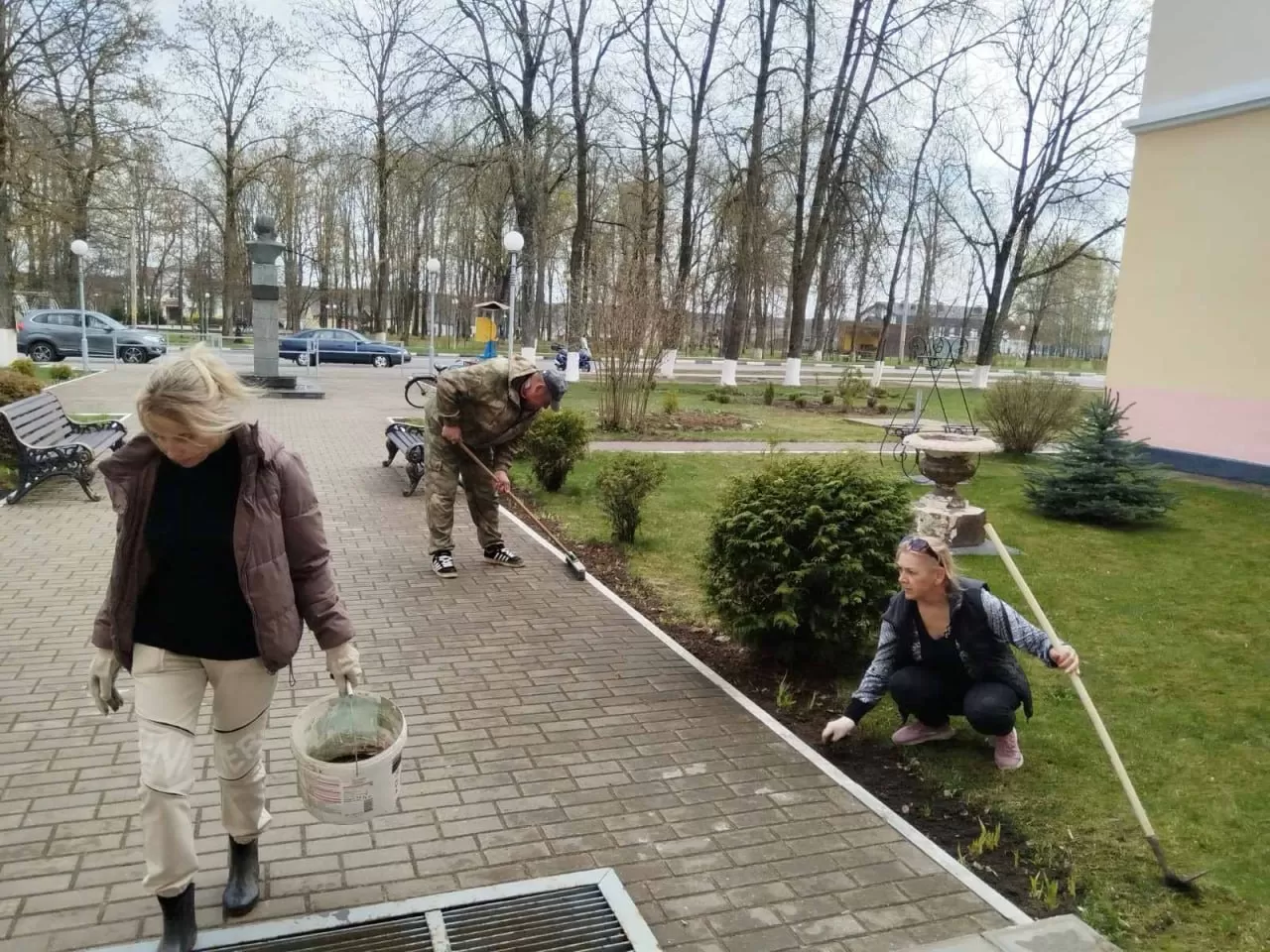 Фотофакт: кличевляне присоединились к республиканскому субботнику.