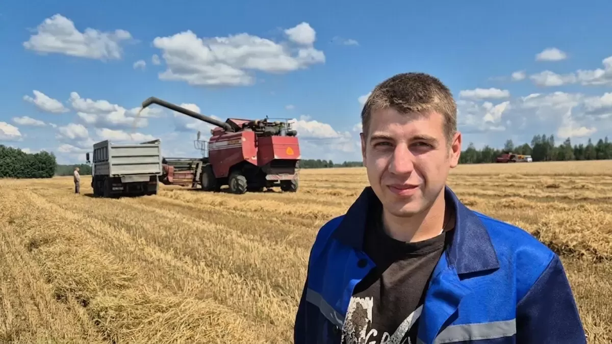 Кличевская молодёжь осваивает дело хлебороба